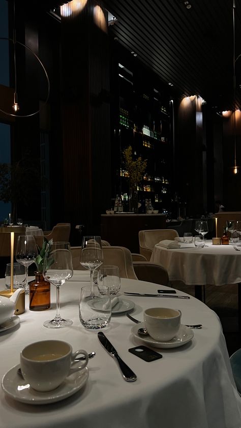 Dinner For Two Restaurant Aesthetic, High Class Aesthetic, Dinner Aesthetic Restaurant, Luxury Life Goals, Aesthetic Dinner Restaurant, Evening Restaurant, Eating Out Aesthetic Restaurant Night, Dark Restaurant, Dinner Aesthetic Night Resturant