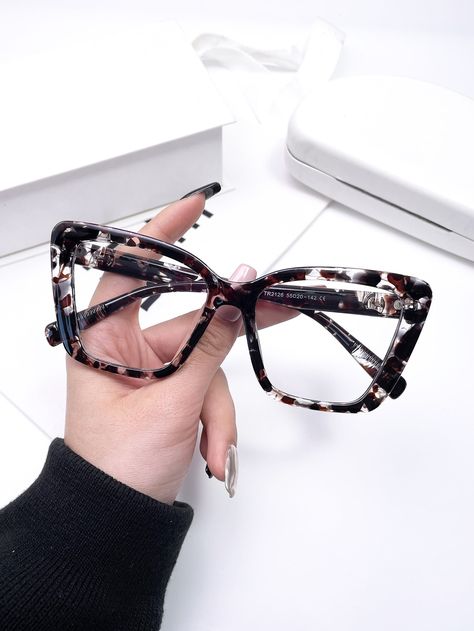 Collar     Embellished   Accesorios de Mujer Womens Glasses Frames, Four Eyes, Tortoise Shell Cat, Cute Glasses, Shades Sunglasses, Fashion Eyeglasses, Fashion Eye Glasses, Designer Eyeglasses, Glass Frames