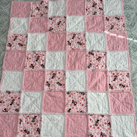 This Is A Minnie Mouse Themed Rag Quilt. It Measures 41” X 48” Which Is Perfect For A Baby Or Toddler. It Is 3 Layers Of Cotton Flannel And Has Cotton Binding. Easy Care, Just Machine Wash (Cold Water) And Dry. This Is New And Was Made By Me. Shipping Is Free. Rag Quilt Patterns Layout, Pink Baby Quilts, Rag Quilt Pillow, Quilts For Babies, Minnie Mouse Quilt, Button Quilt, Christmas Rag Quilts, Toddler Bed Quilt, Baby Quilts To Make