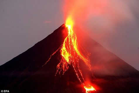 Lava cascades down the Mount Mayon volcano in 2006 Mount Mayon, Mayon Volcano, Philippine Star, Lava Flow, Active Volcano, Travel Humor, Celebrity Travel, Beautiful Locations Nature, Interesting Faces