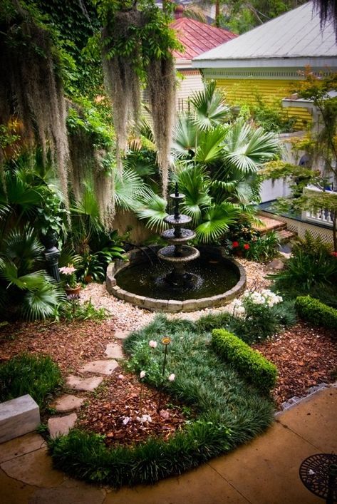 Small Front Gardens, Outdoor Fountains, Fountains Backyard, Small Front Yard Landscaping, Tropical Backyard, Minimalist Garden, Front Yard Garden Design, Garden Shrubs, Water Features In The Garden