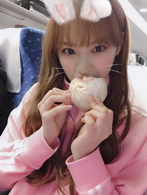 Chaewon Pm 💌, Chaewon Izone, Iz One Chaewon, Old Pics, Best Kpop, Female Singers, 3 In One, The Wiz, Iz One