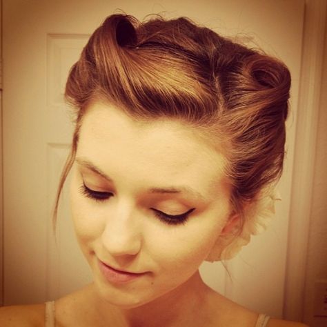 Decided to wear victory rolls to work a few weeks ago. Even though my hair is Posh bob short, it still worked! Bridesmaid Hair Short Bob, Bridesmaid Hair Vintage, Retro Wedding Hair, Wedding Hairstyles Bridesmaid, Victory Rolls, 1940s Hairstyles, Rockabilly Hair, Pin Up Hair, Bridesmaid Hair Short