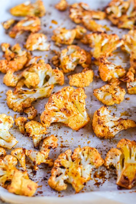 Asian Roasted Cauliflower, Cauliflower Recipes Asian, Recipes Using Cauliflower, Vegan Roasted Cauliflower, Easy Cauliflower Recipes, Spicy Roasted Cauliflower, Easy Healthy Side Dishes, Asian Bbq, Nutritional Yeast Recipes