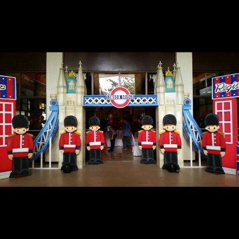 London Bridge & Castle Guards London Theme Parties, British Themed Parties, London Theme, London Party, London Bridge, Theme Party, Travel Journal, Party Decoration, Party Themes