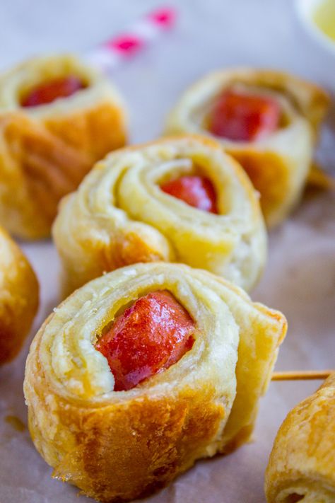 2-Ingredient Kielbasa Puffs (+ YA Novel Giveaway!) from The Food Charlatan Kielbasa Wrapped In Puff Pastry, Kielbasa Puff Pastry, Polish Sausage Appetizer Recipes, Autumn Appetizers, Kielbasa Appetizer, Supper Bowl, Recipe Appetizers, Biscuits Recipes, College Reunion