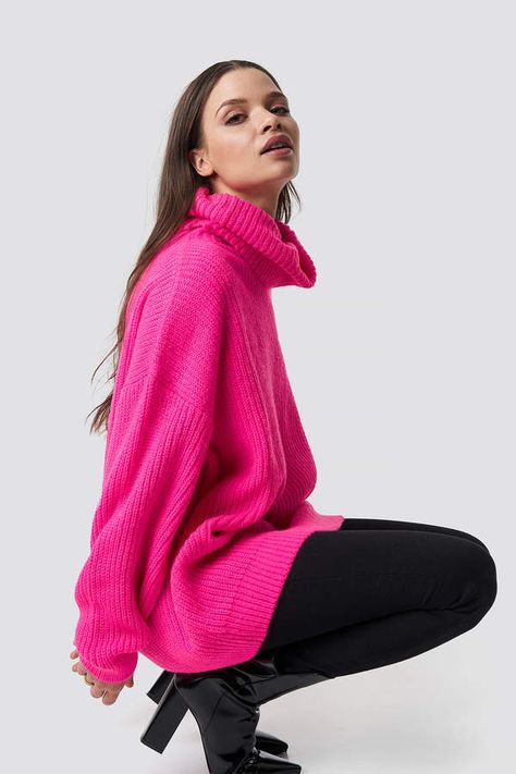 Hot Pink Winter Sweater, Oversized Hot Pink Sweater, Fucsia Sweater, Pink Sweater Outfit Winter, Oversized Pink Sweater, Snow Hair, La Photoshoot, Pink Sweater Outfit, Neon Pink Sweater