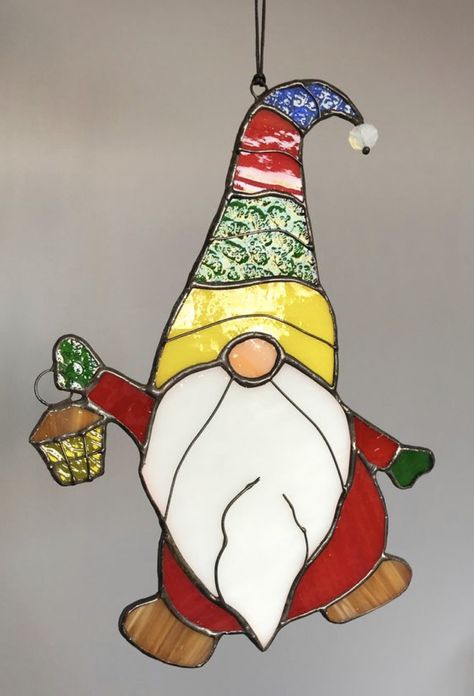 Stained Glass Gnomes, Christmas Mosaics, Christmas Stained Glass, Stain Glass Ideas, Stain Glass Patterns, Stained Glass Patterns Free, Making Stained Glass, Stained Glass Birds, Glass Suncatchers