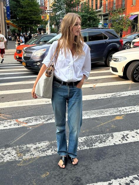 It's the New Yorker in Me: 28 Cool and Practical Bags Perfect for Schlepping Moosgaard Style, Cecilie Moosgaard, Copenhagen Street Style, Tory Burch Ella, Low Rise Jeans, New Classic, Outfits Casuales, New Yorker, Fall Outfit