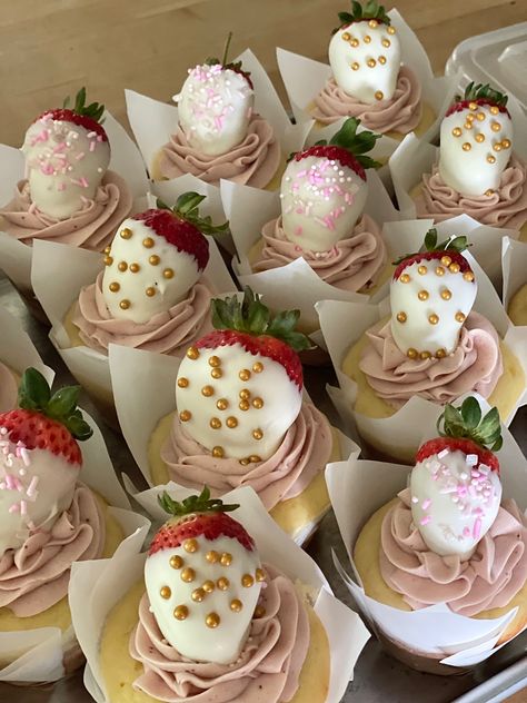 Strawberry Cupcakes Aesthetic, Cupcake With Strawberry, White Chocolate Covered Strawberries, White Chocolate Covered, Covered Strawberry, Chocolate Covered Strawberry, Purple Cakes, Pink Birthday Cakes, Strawberry Buttercream