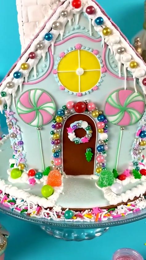 Fairy Cottage Gingerbread House, Ice Cream Gingerbread House, Willy Wonka Gingerbread House, Barbie Gingerbread House, Fancy Gingerbread Houses, Gingerbread Cardboard, Unique Gingerbread House Ideas, Gingerbread House Inspo, Scene Items