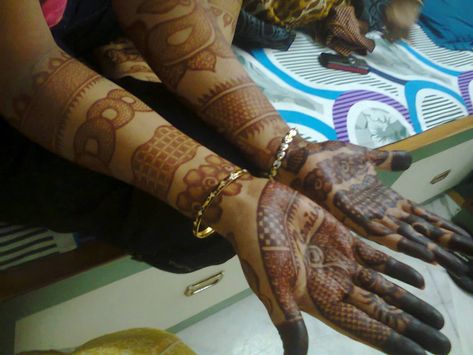 Jain Mehndi Design, Mehandi Designs Images, Modern Mehndi, Rajputi Dress, Bridal Mehendi Designs Hands, Modern Mehndi Designs, Bridal Mehendi, Beautiful Henna Designs, Dulhan Mehndi