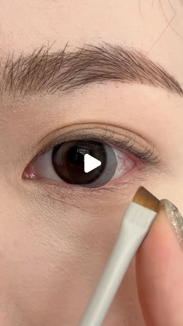 MAKEUP TUTORIAL ASIAN on Instagram: "save this !💗 cr tiktok id _aabcxzy" Doll Eyes Makeup Tutorial, Asian Eye Makeup Tutorial, Korean Eye Makeup Tutorial, Asian Eyes Makeup, Japanese Makeup Tutorial, Makeup Tutorial Asian, Asian Makeup Transformation, Asian Makeup Tutorials, Korean Makeup Tutorials