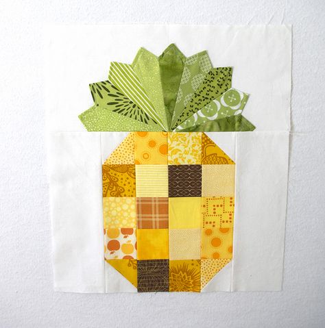 8 Free Pineapple Quilt Block Tutorials - Patchwork Posse Pineapple Block, Pineapple Quilt Block, Dresden Plate Quilts, Dresden Quilt, Pineapple Quilt, Quilt Modernen, Charm Quilt, Easy Quilt, Hawaiian Quilts