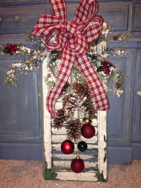 Christmas Shutter Ideas, Diy Outdoor Christmas Decorations Yard, Shutter Crafts, Christmas Decorations Yard, Shutters Outdoor, Diy Outdoor Christmas Decorations, Shutter Ideas, Porch Leaners, Outdoor Christmas Decorations Yard