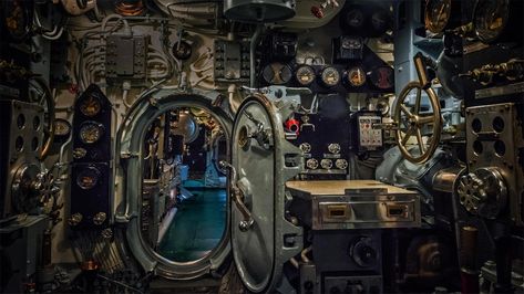 Forward engine room of the USS Drum, a Gato-class submarine at Battleship Memorial Park, Mobile, Alabama Submarine Interior, Us Submarines, Uss Alabama, Us Navy Submarines, Subic Bay, Navy Cross, Electric Boat, Interior Wallpaper, Leagues Under The Sea