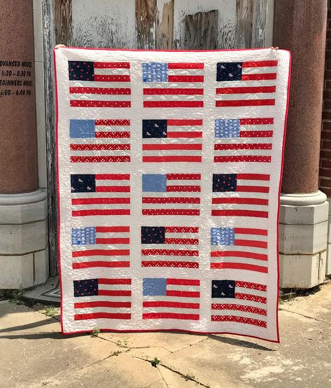 Stars and Stripes quilt • Pattern by Thimble Blossoms • Cotton + Steel fabric • #starsandstripesquilt #thimbleblossoms #cottonandsteelfabric Stars And Stripes Quilt Pattern, Stripe Quilt Pattern, Thimble Blossoms, Stripes Quilt, Shabby Chic Quilts, Flag Quilt, Chic Quilts, American Quilt, Striped Quilt