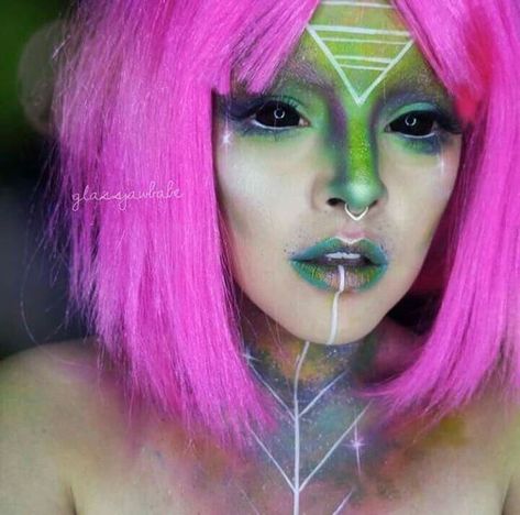 Diy Alien Makeup, Alien Costume Ideas Women, Alien Inspired Outfit, Space Makeup Alien, Womens Alien Costume, Alien Outfit Ideas, Alien Rave Outfit, Bass Outfits, Space Rave