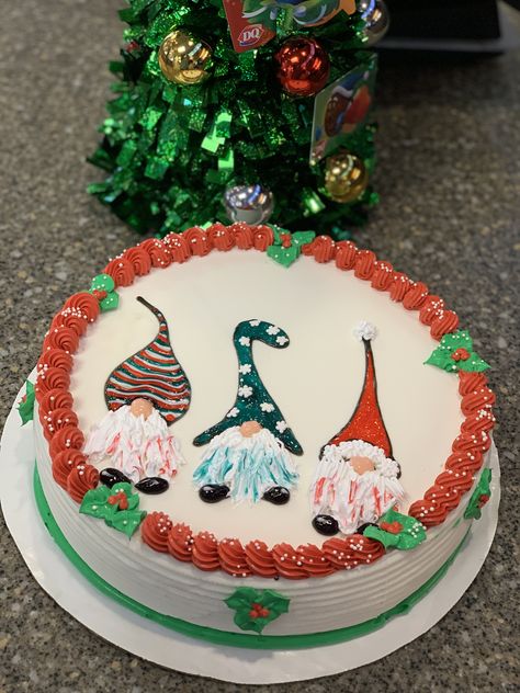 Gnome DQ Cake by Glo Gnome Christmas Cake, Gnome Cakes, Gnome Cake, Christmas Cupcake Cake, Christmas Cake Decorating Ideas, Simple Birthday Cake Designs, Dq Cake, Halloween Gingerbread House, Dq Cakes