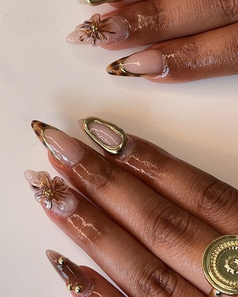 I couldn’t wait another day to post these 🤩 they’re so fireeee What do you guys think? . . . Follow for more @lap_nailz 🌸 #lapnailz #explore #nailinspo Beach Design Nails, Gold Design Nails, Tropical Summer Nails, Nails Tropical, Orchid Nails, Nails Beach, Summer Nails Beach, Nails Gold, Polish Nails