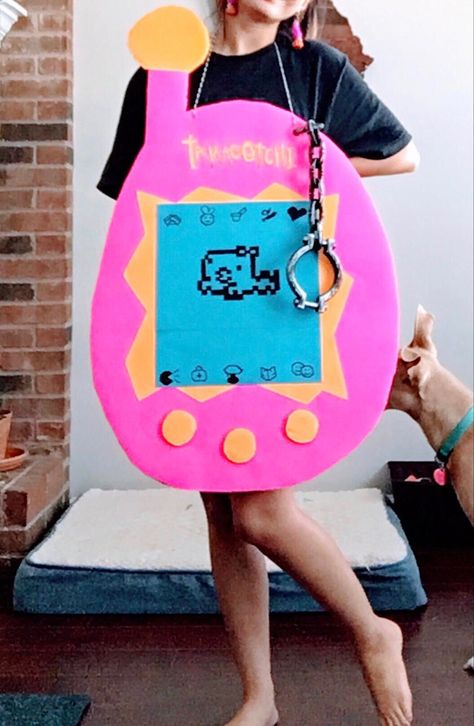 Girl standing with carboard cutout on as a tamagotchi costuem Tamagotchi Costume, Iphone Costume, Toy Costumes, October Month, Best Group Halloween Costumes, Duck Costumes, Hawaii Dress, Spooky Costumes, Clever Halloween Costumes