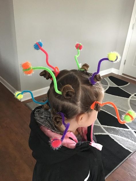 Wacky Hair Day Ideas For Girls Easy Halloween, Crazy Hair Short Hair, Crazy Hairstyles For School, Tacky Hairstyles, Toddler Crazy Hair Day, Funny Hair Styles, Wacky Clothes, Weird Hairstyles, Easy Crazy Hairstyles