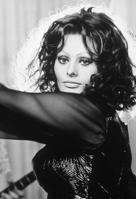 Sofia Loren, Best Actress Award, Hollywood Cinema, Italian Beauty, Italian Actress, Sophia Loren, Beauty Pageant, Vintage Hollywood, Best Actress