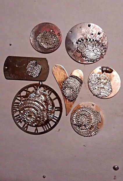 Rubber stamping solder is an actual thing, and the results are rather fantastic! Stamped Solder Jewelry, Solder Jewelry, Soft Solder, Soldering Jewelry, Stuck In My Head, Jewelry Metal, Gold Alloys, Jewelry Techniques, Rich Kids