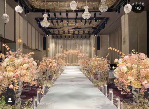 Wedding Walkway Indoor, Reception Hall Decorations, Indoor Wedding Decor, Wedding Area, Wedding Walkway, Hall Decorations, Pool Wedding, Wedding Indoor, Presentation Design Layout