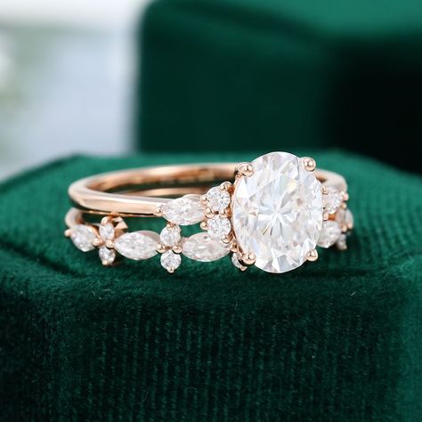 Vintage Mossianite Engagement Rings, Oval Engagement Ring With Side Stones And Wedding Band, Wedding Ring And Band Sets, Unique Wedding Rings Boho, Vintage Wedding Ring Sets, Country Engagement Rings, Mossianite Engagement Rings, Unique Wedding Ring Sets, Oval Wedding Ring Set