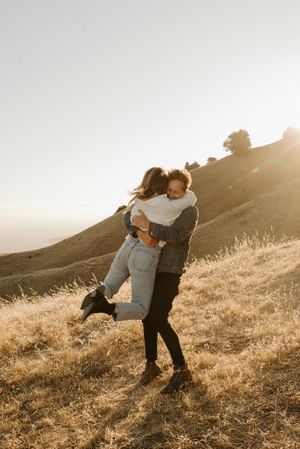 Earthy Tone Engagement Photos, Earthy Couples Photography, Mount Tamalpais Engagement, Saguaro Lake Engagement Photos, Mount Tamalpais, Outdoor Couple, Mountain Engagement Session, Cute Engagement Photos, Engagement Inspo