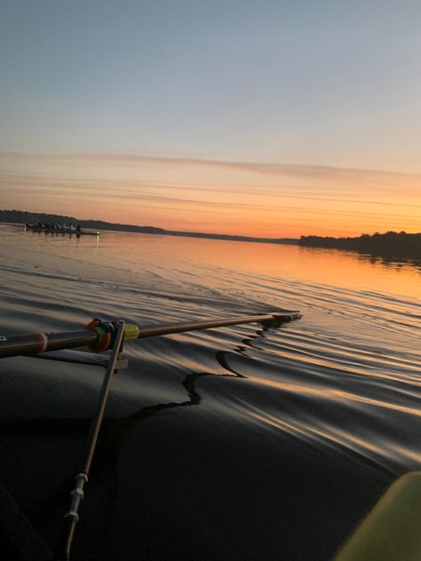 Rowing Machine Aesthetic, Rowing Aesthetic Women, Rowing Wallpaper, Rowing Pictures, Rowing Motivation, Rowing Aesthetic, Rowing Photography, Aphrodite Cabin, Row The Boat