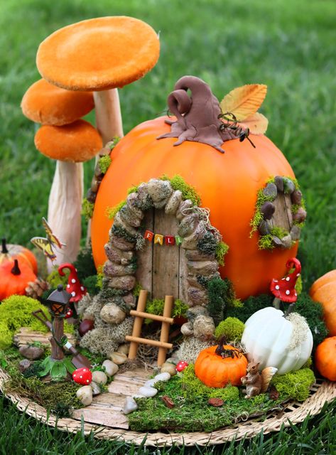 Pumpkin Fairy House - A girl and a glue gun Fairy Garden Pumpkin, Pumpkin Fairy House, Pumpkin Fairy, Pumpkin Contest, Pumpkin House, Halloween Fairy, Cozy Fall Decor, Pumpkin Projects, Creative Pumpkins