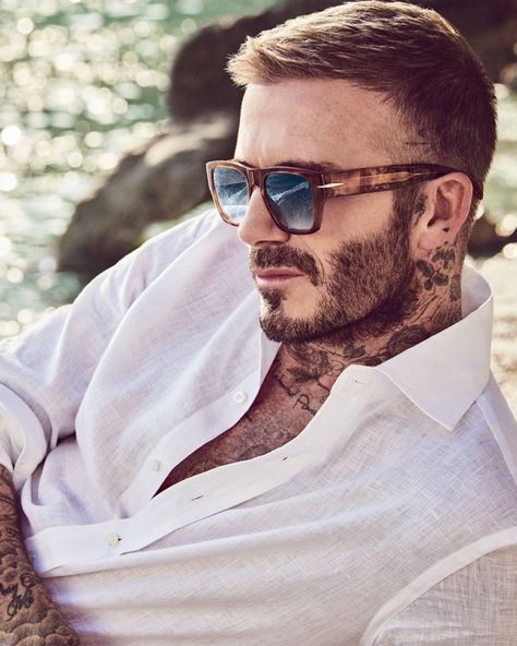 Retro Sunglasses Men, David Beckham Style, Eyewear Campaign, Man Sunglasses, Classic Italian Style, Mens Sunglasses Fashion, Mens Glasses Fashion, Glasses Fashion Women, Men Sunglasses