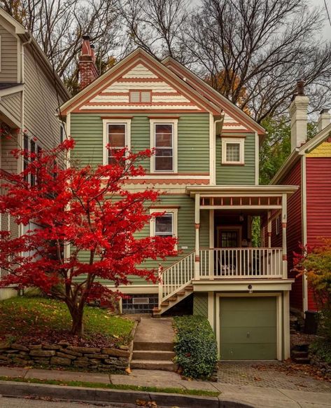 Conneticut Homes Aesthetic, Cute Family House, Row Home Kitchen, House Inspo Exterior, Autumnal House, 70s House Exterior, British House, Fall House, Creation Art