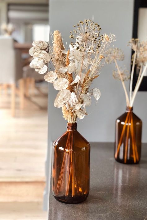 Vase Dry Flower, Dried Flowers Vase Ideas, Dry Flowers Decoration, Boho Wedding Centerpieces, Tea Places, Low Budget Wedding, Vase Deco, Wedding Design Inspiration, Decoration Restaurant