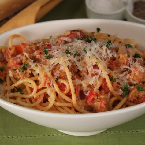 Emeril Lagasse Recipes, Pasta Alla Vodka, Sauce Spaghetti, Vodka Sauce Pasta, Vodka Sauce Recipe, Spicy Pasta, Vodka Pasta, Sausage Spaghetti, Vodka Sauce