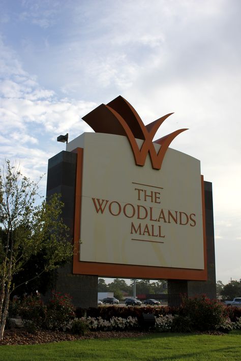 The Woodlands Mall I loved the grand opening, they were parked on I-45 to get in! The Woodlands Texas, World Wonders, H Town, Montgomery County, Live Now, The Woodlands, Interesting History, Pretty Places, Live In The Now