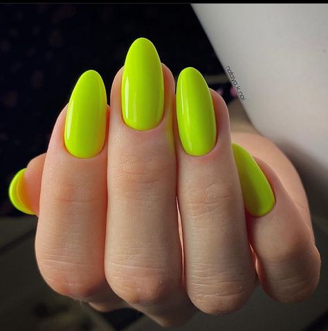 Neon Lime Green Nails, Lime Yellow Nails, Neon Green Yellow Nails, Green Yellow Nails, Neon Green Nail Art, Green Neon Nails, Nails Neon, Bright Almond Nails, Simple Neon Green Nails