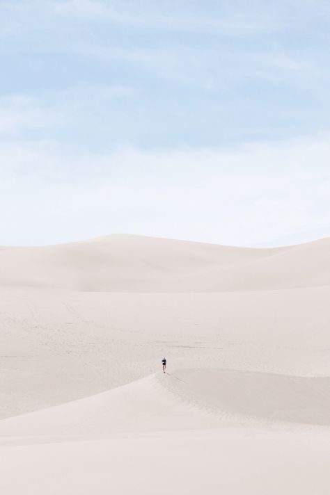 Desert Dunes, Free Wallpaper Backgrounds, 동화 삽화, Minimal Photo, Chinese Art Painting, Minimal Photography, Painting Minimalist, Backgrounds Phone, Photography Backgrounds