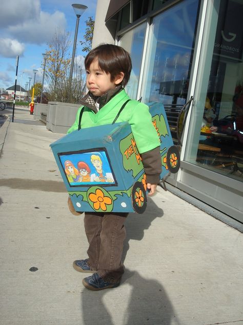 mystery machine costume homemade - Google Search Diy Mystery Machine, Cardboard Mystery Machine, Trunk Or Treat Ideas Scooby Doo, Scooby Doo Mystery Machine Diy, Mystery Machine Costume, Trunk Or Treat Ideas For Cars Scooby Doo, Mystery Machine Van Cardboard Diy, Scooby Doo Homecoming Float, Illusion Costumes