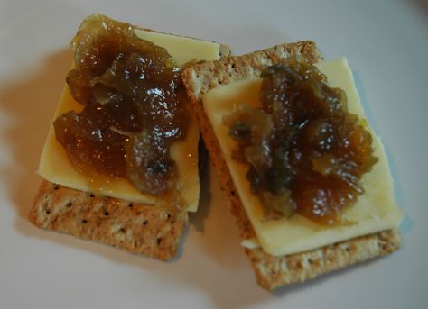 Preserving Leeks – Caramalised Leek and Garlic Jam Garlic Jam, Onion Jam Recipe, Apricot Sauce, Leek Recipes, Onion Tart, Cheese And Crackers, Onion Jam, Tomato Relish, Quick Bite