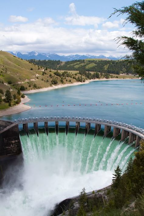 Dam, Montana's Flathead Lake is Pretty - Camels & Chocolate: Travel & Lifestyles Blog Polson Montana, Dam Design, Flathead Lake Montana, Lake Montana, Montana Trip, Water Dam, Montana Vacation, Montana Travel, Montana Homes