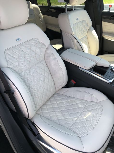 GLS 550 designo Diamond White Leather Seats Cute Car Necessities, White Interior Car Aesthetic, Grey Car Interior Ideas, Aesthetic Seat Covers For The Car, White Car Interior Decor, White Car Decor, Car Seat Covers Aesthetic, White Car Accessories, Cream Car Interior