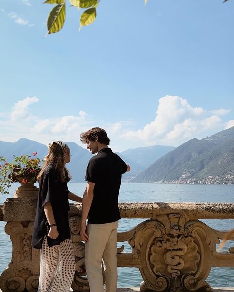 #couple #italy #lakecomo Italy Travel Aesthetic Couple, Italy Couple Pictures, Couple In Italy Aesthetic, Italy Couple Aesthetic, Lake Como Couple, Couple In Italy, Rome Italy Aesthetic, Song Vibe, Backpacking Aesthetic