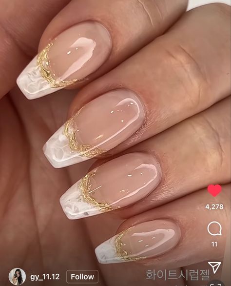 White And Gold French Tip Nails Coffin, French Tips With Gold Accent, White And Gold Nails Coffin, Gold Coffin Acrylic Nails, Beige Gold Nails, Milky White Nails With Gold, White And Gold Acrylics, Winter Nails Gold, Gold Nails Coffin