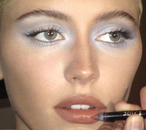 Setting the scene with style & attitude 💋 #HOSVibes #HOSMood source: @pinterest 2000s Eyeshadow, Light Blue Eyeshadow, Early 2000s Makeup, Blue Eyeshadow For Brown Eyes, Baby Blue Eyeshadow, 2000s Makeup Looks, Blue Eyeshadow Makeup, Pastel Light Blue, Coachella Makeup