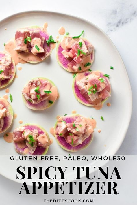 These spicy tuna appetizers are perfect for a healthy party treat. Slightly seared tuna with a spicy mayo sauce topped on radish (or crackers) make a healthy snack. Tuna Bites, Tuna Appetizer, Dizzy Cook, Migraine Diet, Keto Seafood, Tuna Mayo, Paleo Appetizers, Awesome Appetizers, Spicy Tuna Roll