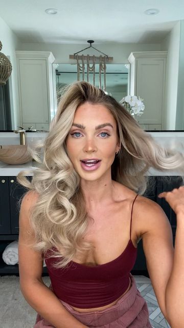 Cara Loren Van Brocklin on Instagram: "Big bouncy curls tutorial 🫶🏻" Big Curls Bridesmaid Hair, Big Bouncy Curls Wedding, Wedding Hair Bouncy Curls, Bouncy Wedding Curls, Bouncy Curls Wedding Hair, Big Loose Curls Medium, Large Curls Medium Hair, Large Curls Long Hair, Big Curled Hair