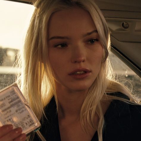 Sasha Luss - Anna Sasha Luss White Hair, Sasha Luss Side Profile, Anna Movie Sasha Luss, Sasha Luss Aesthetic, Sasha Luss Anna, Anna 2019, Anna Movie, Blonde Actress, Sasha Luss